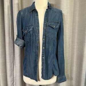 EUC denim Cloth & Stone top. S